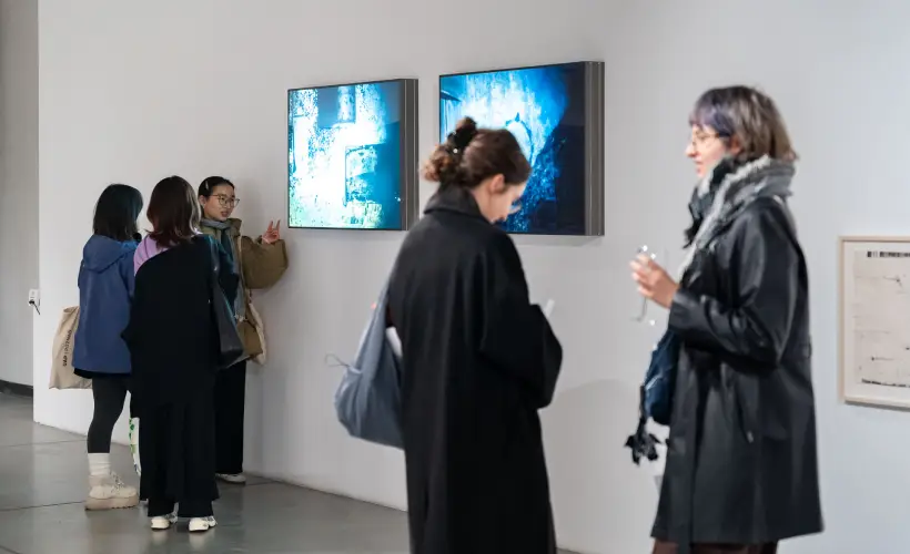 zdjęcie z wystawy BEYOND THE ZERO