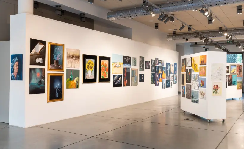 zdjęcie z Wystawy prac Uczestniczek i Uczestników Uniwersytetu Artystycznego Trzeciego Wieku