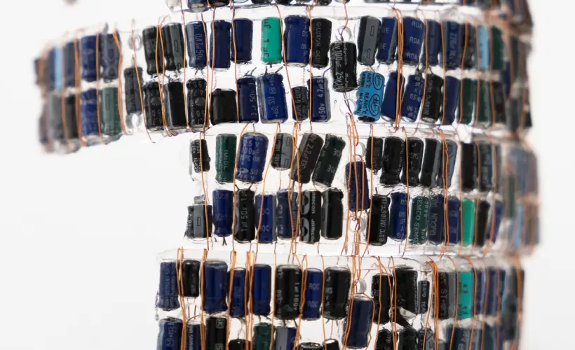 zdjęcie z wystawy Mała Forma Tekstylna “SPOGLĄDANIE”